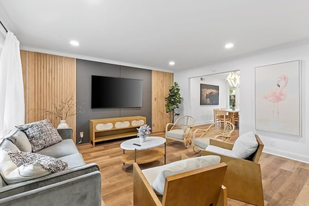 @ Marbella Lane - Modern 3broasis in Siliconvalley