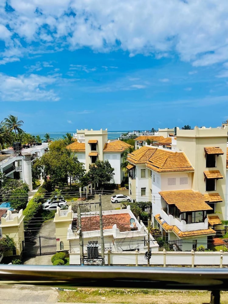 Third Avenue Beach Apartments