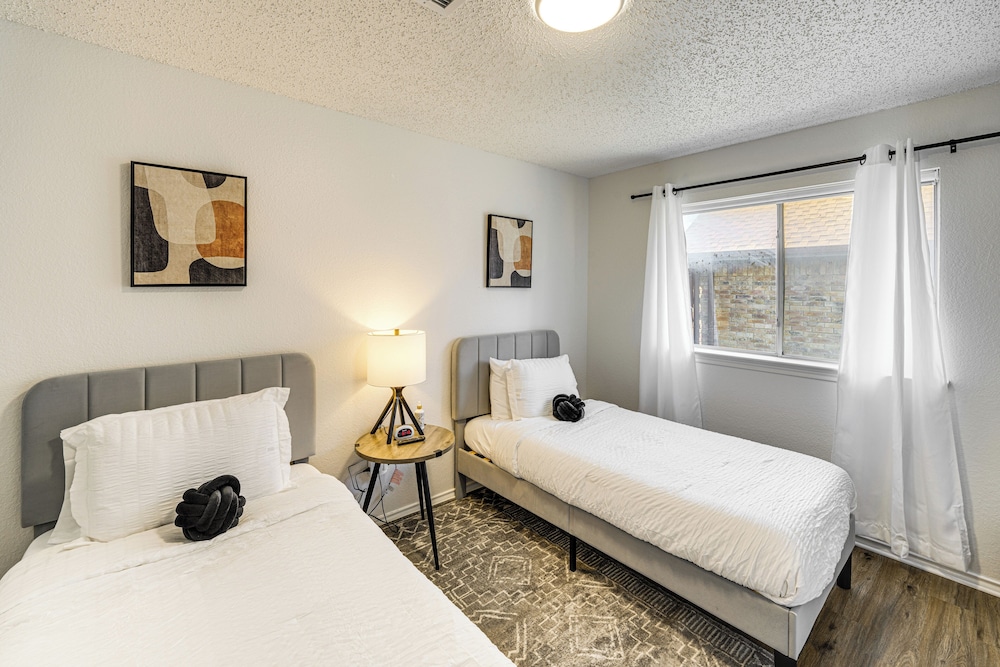 1/2 Mi to Frisco Commons! Family Getaway w/ Patio