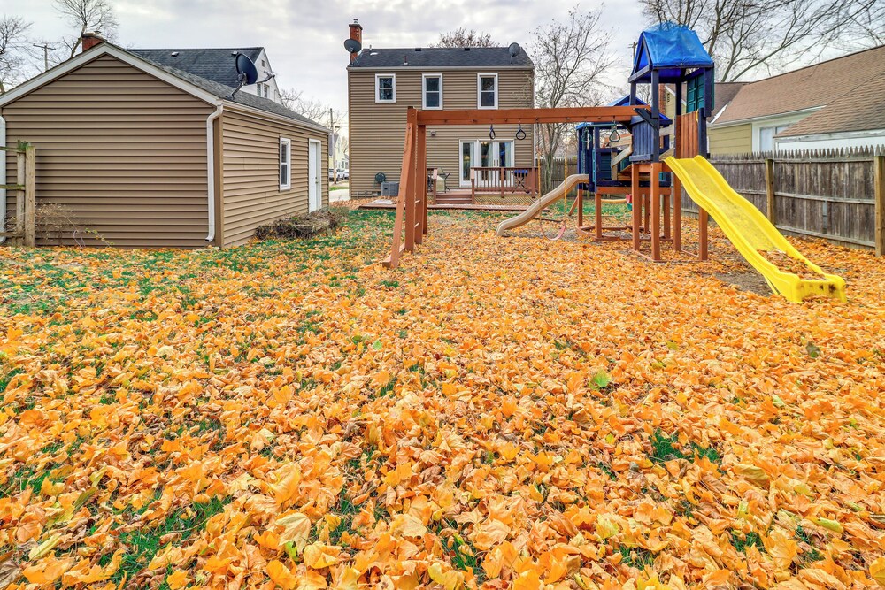 Walk to Adrian College: Family Home in Michigan