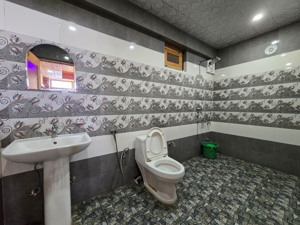 Aakarsh Homestay - Pahadi Food Hub
