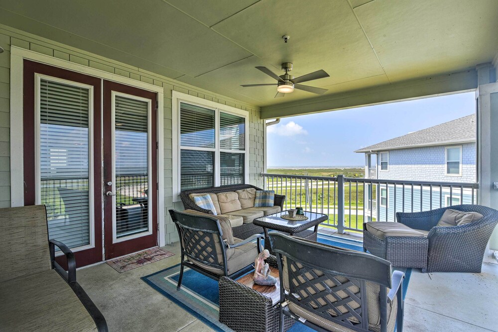Pointe West Family Retreat: Balcony & Ocean Views!
