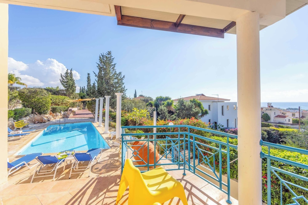 Apollon Dionysus Villa