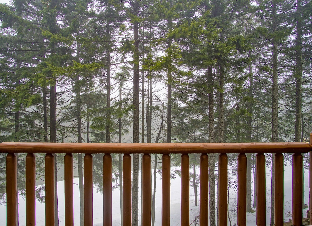 Loggers Run #7: 5 Bedrooms, 3.5 Bath: Slope Side. Overlooks The Ski Trail !