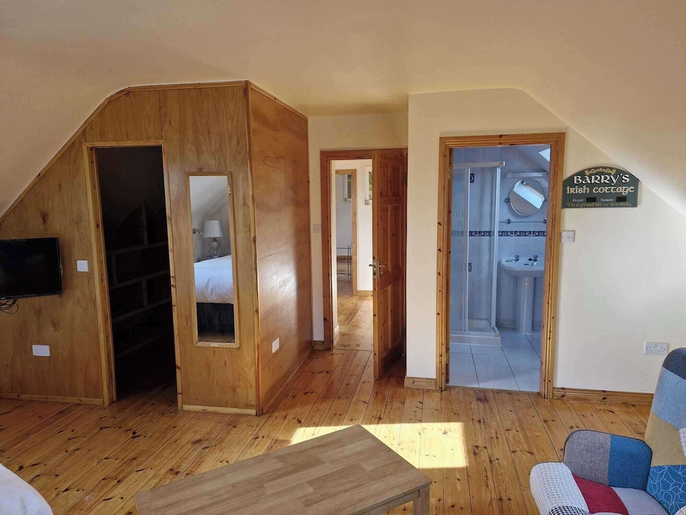 Villa Daffodil - Sleeps 2 & Stunning Seaside Views
