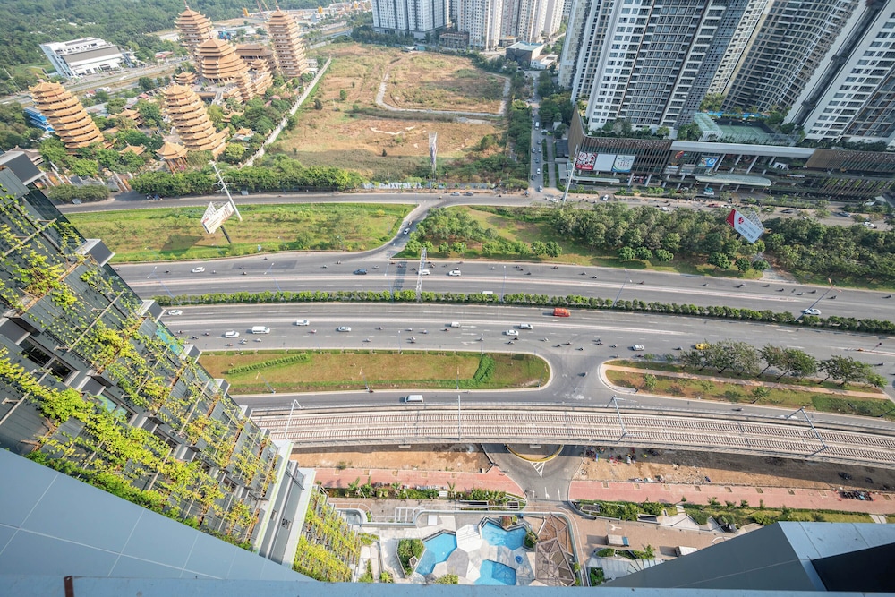 The Lumiere Luxury Citypoint ANGIA