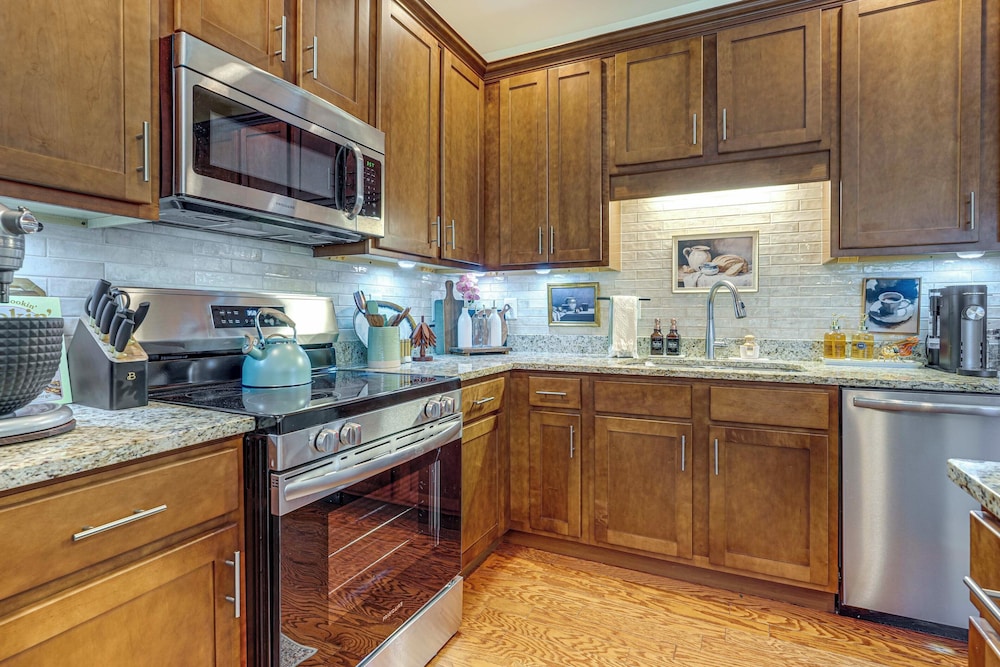 Private Patio: Residential Condo in Cleveland!