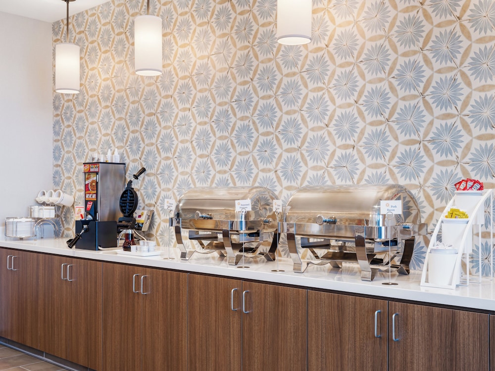 La Quinta Inn And Suites By Wyndham Lincoln