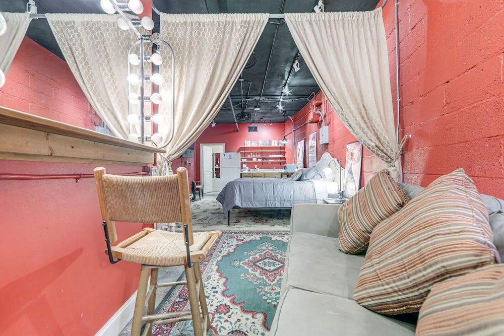 Cozy Single at The Strand