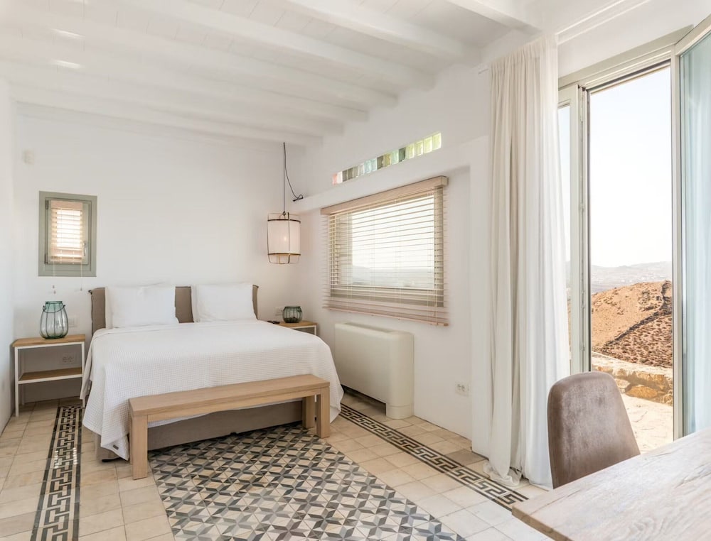 Charming Villa Near Ftelia Beach