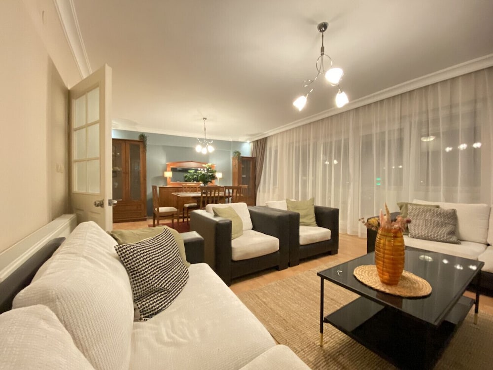 Missafir Sleek Flat in Nisantasi With Terrace