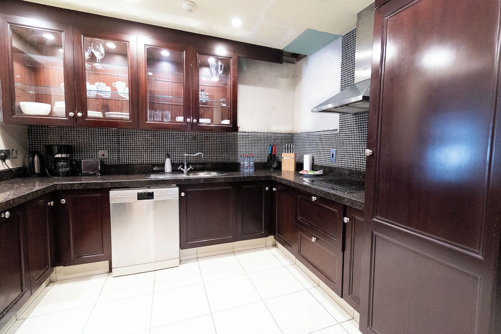 Reehan 1 - Happy Season - 2BR - Downtown