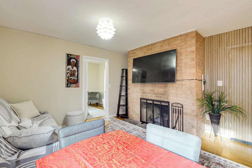 Convenient + Cozy! Apartment in DC Suburbs!