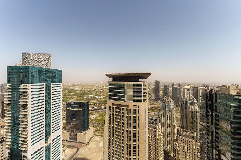 Marco Polo - Stylish & Spacious 2 BR with Marina + City Views