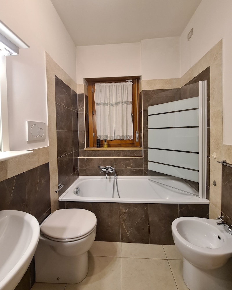 Rooms And Comfort Apartment