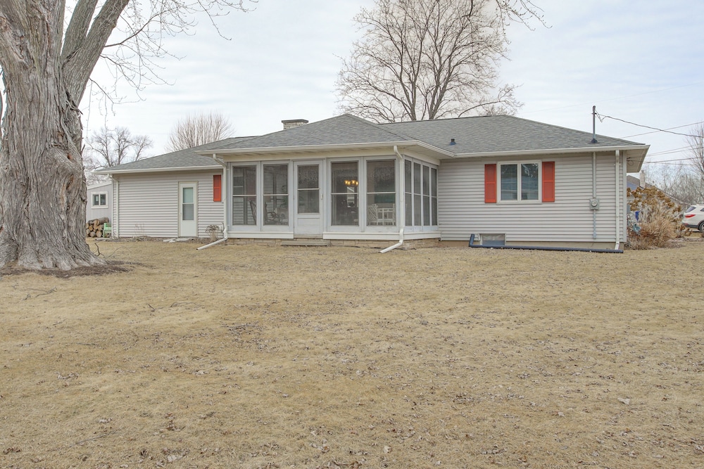 Walk to Lake: Family Getaway w/ Yard in Menasha!