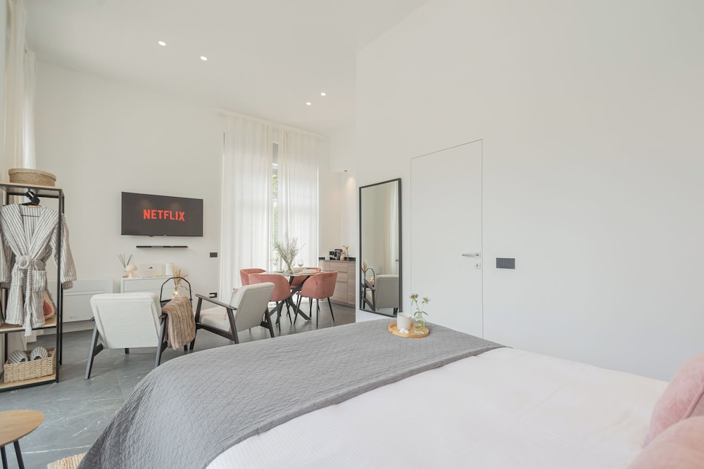 Piccola Como Lotus by Rent all Como