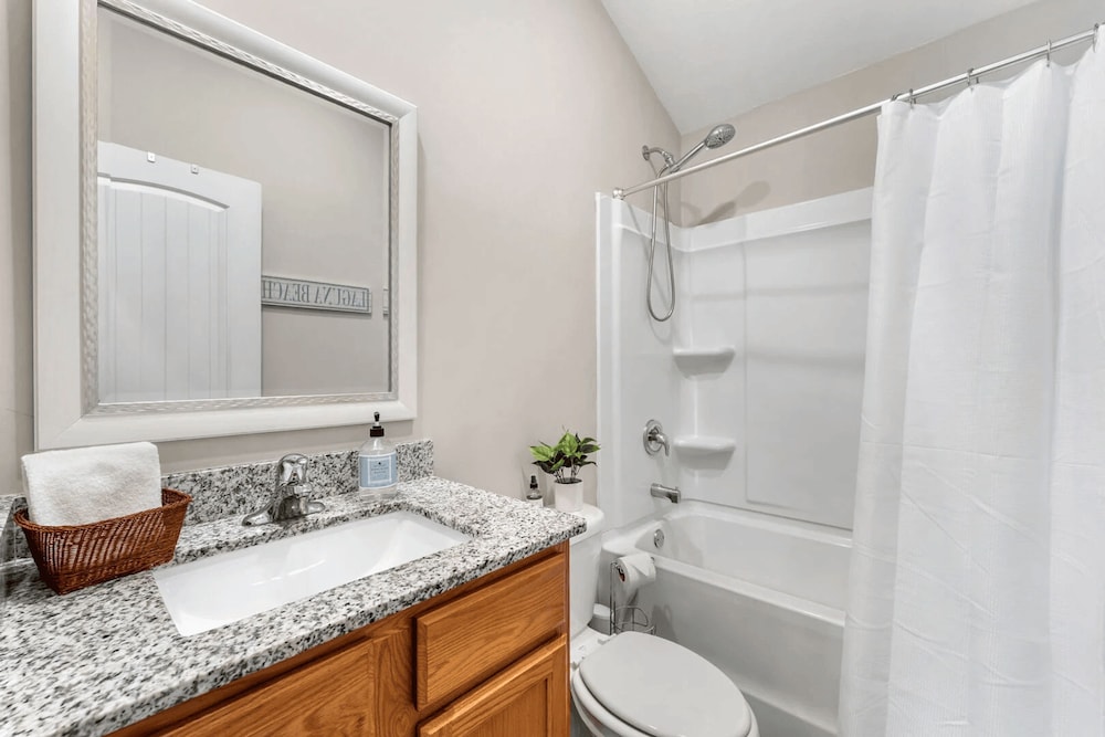 Ocean Oasis by Avantstay Block to Beach West PCB Pet-friendly
