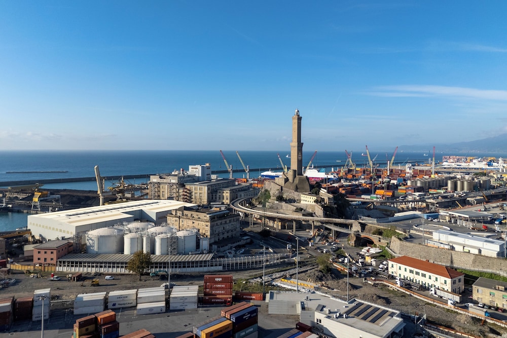 Pleasant 2BR flat next to Genoa Port