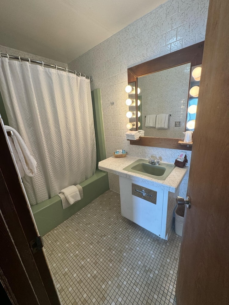 Sunset Oceanfront Lodging
