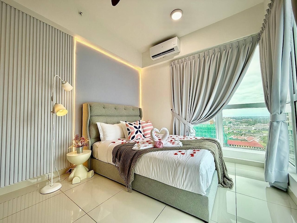 ICC Luxury Suites By Grab A Stay