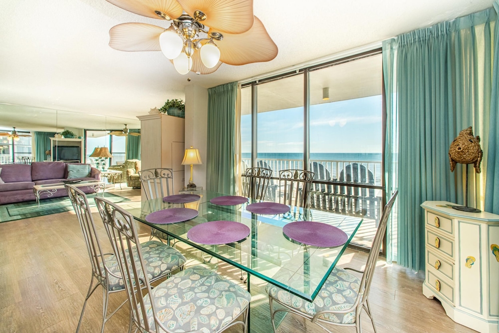 Leeward 308 at Edgewater