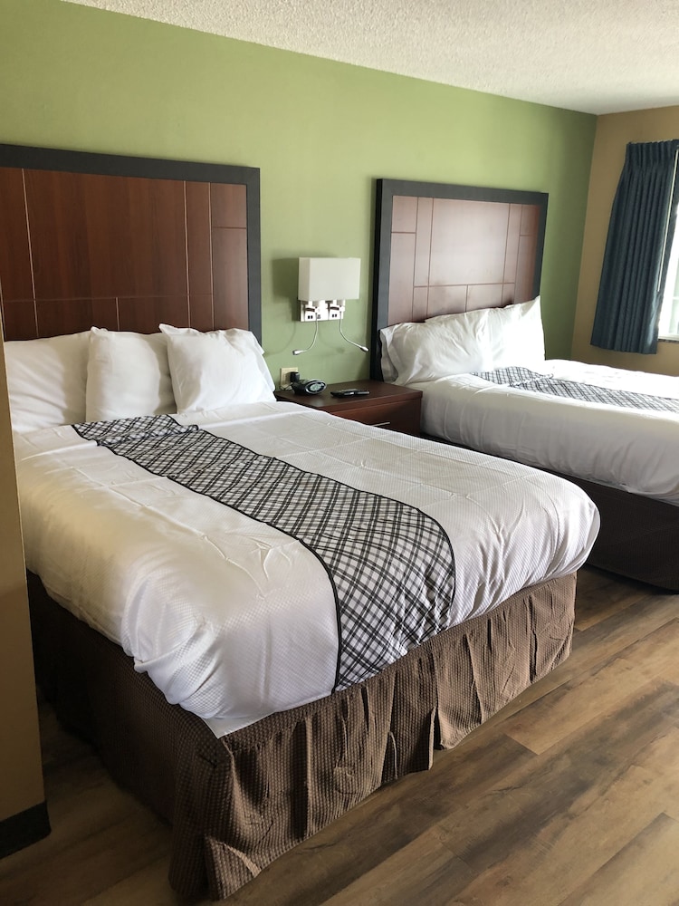 Knight's Inn Motel