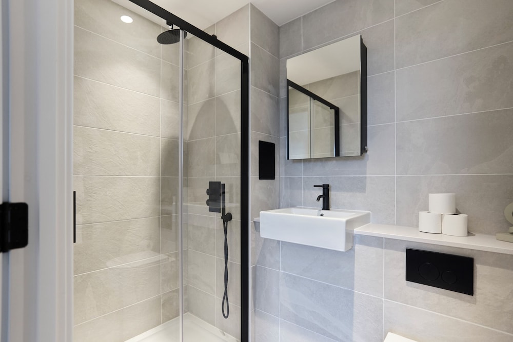 The Tottenham Retreat - Homely 2bdr Flat With Balcony