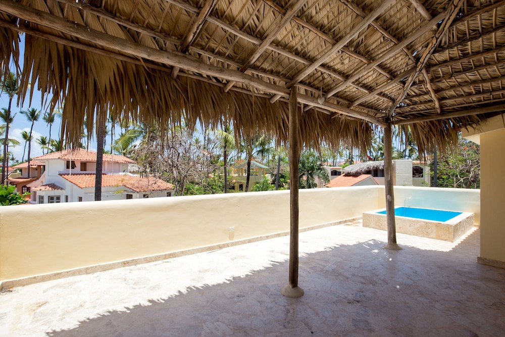 Los Corales Beach Village