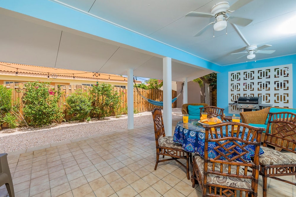 House of Joy Palapa Pool Near Eagle Beach