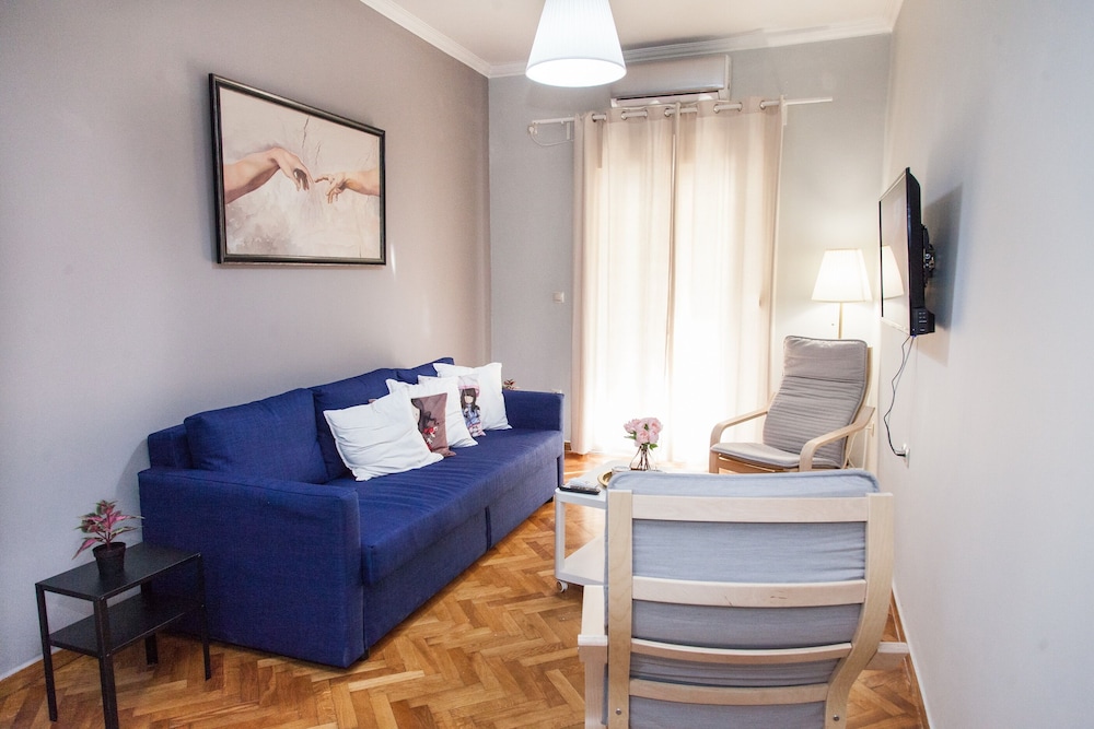 Beautiful new decorated apt in Athens