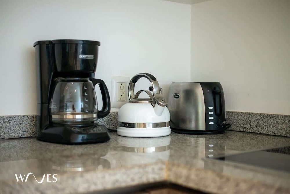 2 Br. Luminous and Spacious Pool View Apt