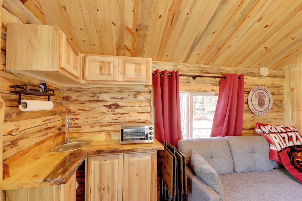 Mcgregor Lake Access: Cabin in Wooded Wilderness