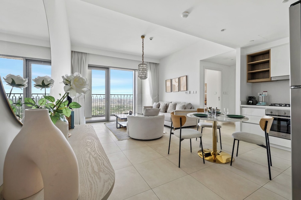 1BR Downtown and Dubai Frame Views