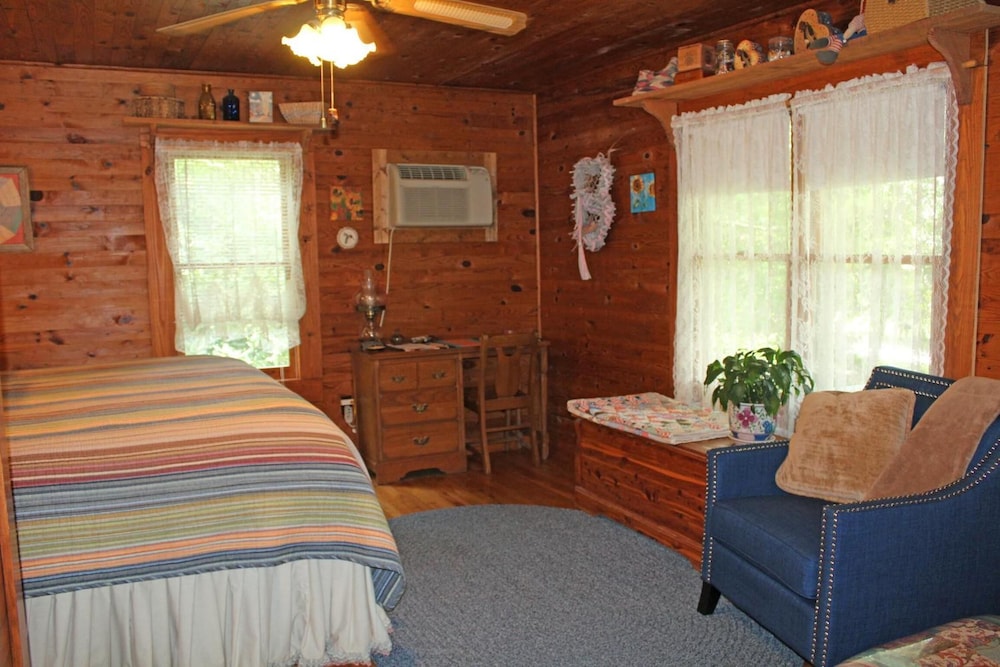 Henson Cove Place B&B with Cabin