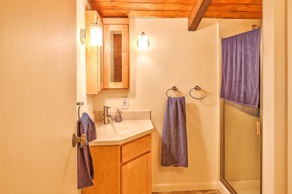 Four Stone Lodge Near Mt Rainier