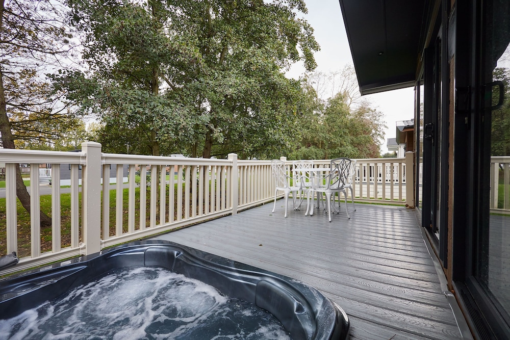 Host Stay Brackencroft Lodge