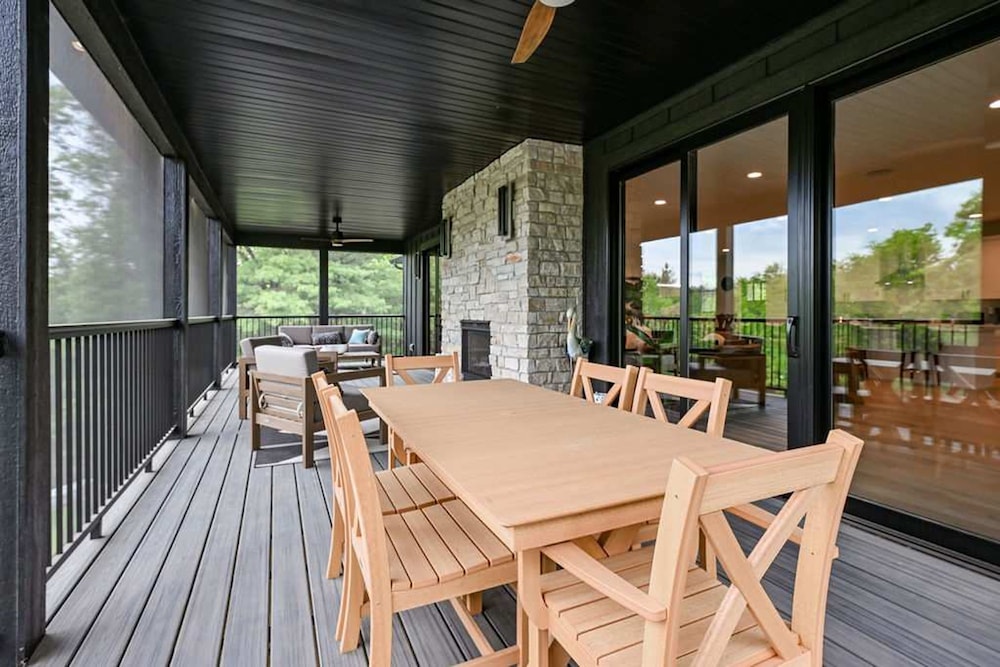 6BR Sand Valley Lodge With Hot Tub Bar Putting Green