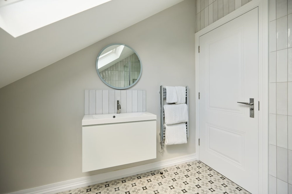 The Roehampton Place - Elegant 5bdr House With Garden Parking