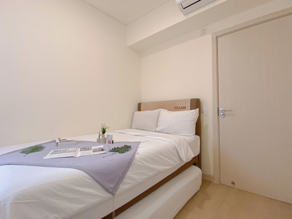 Comfortable 2Br With Extra Room At Meikarta Apartment