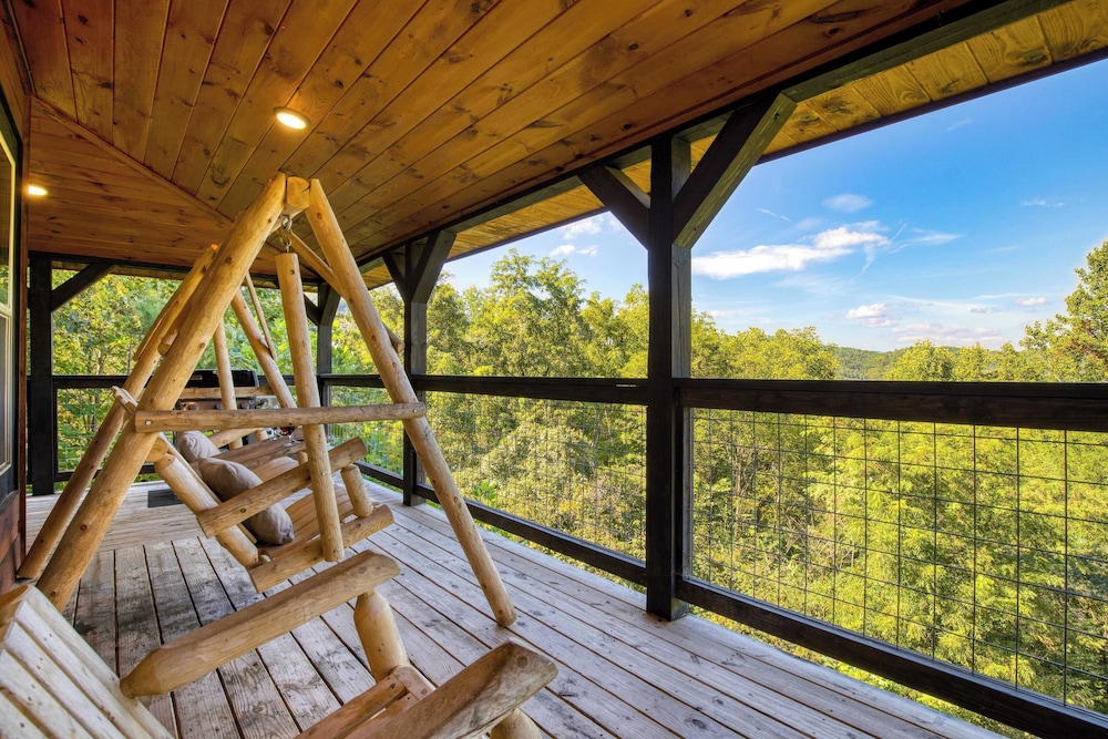 Indoor Pool, Theater, Hot Tub & Mountain Views Near Dollywood Crimson Crest by Avantstay