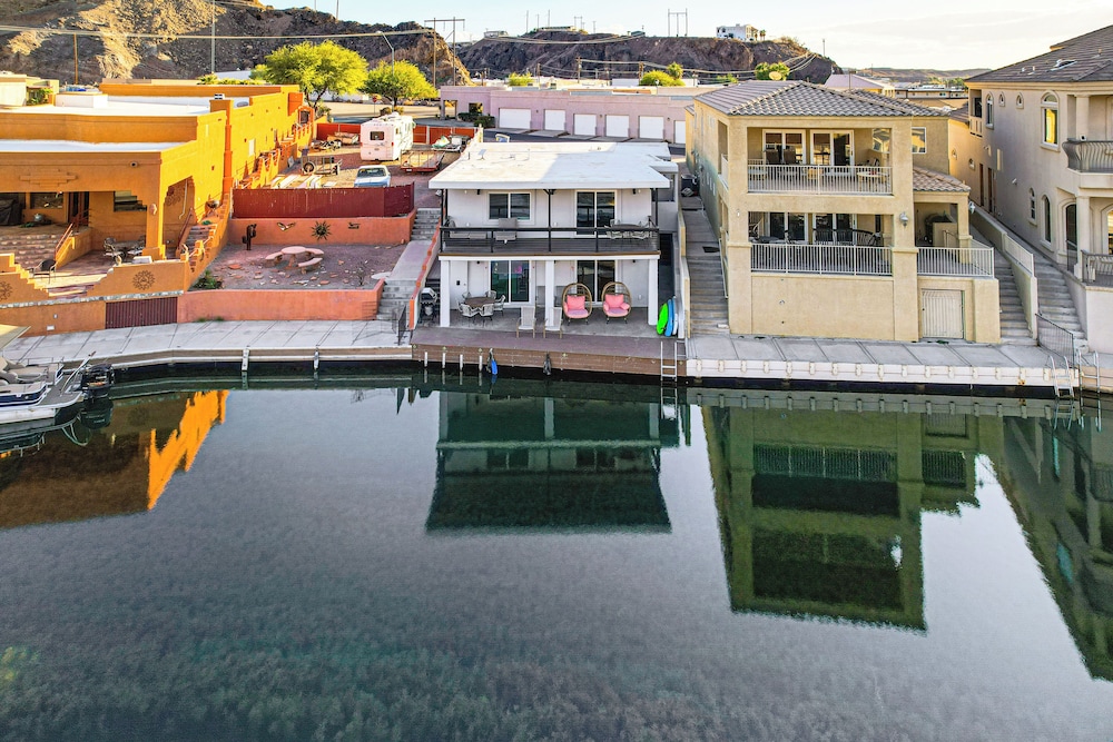Multi-home Retreat on Colorado River w/ Boat Dock!