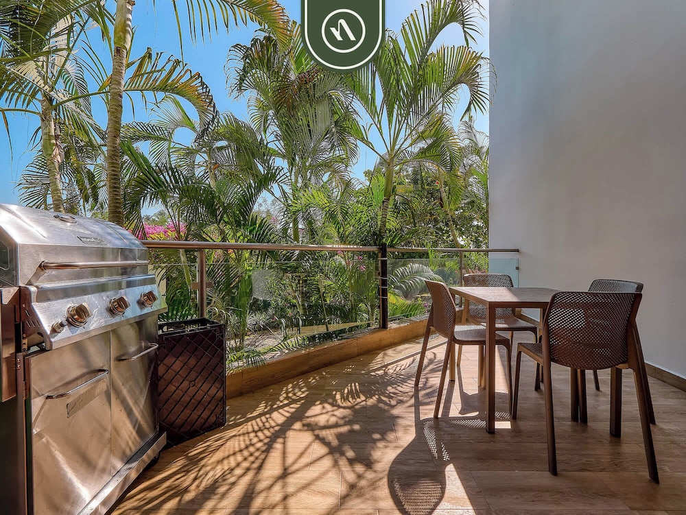 Beachfront 2BR Condo With Pool and Beachclub