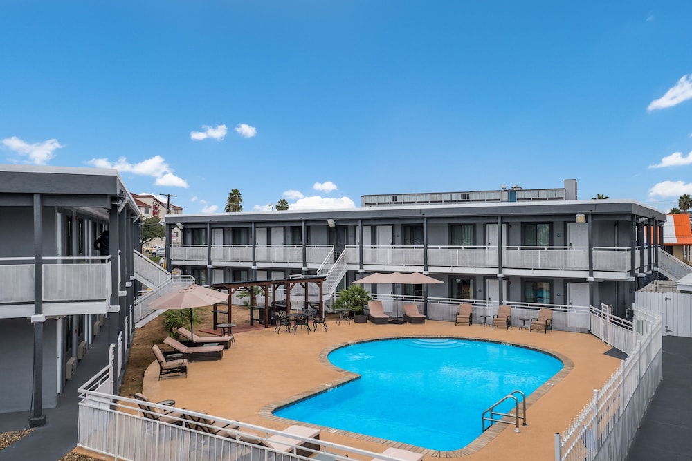 Spanish Trails Inn
