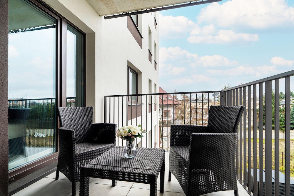 Apartment With Desk in Poznan by Renters view 4