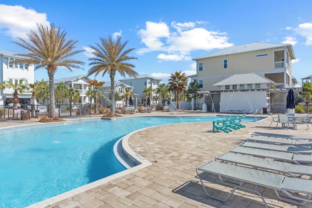 Walk to the Beach, Pool, 5bdr, 3 Porches Beach Sea-ker's Retreat by Avantstay