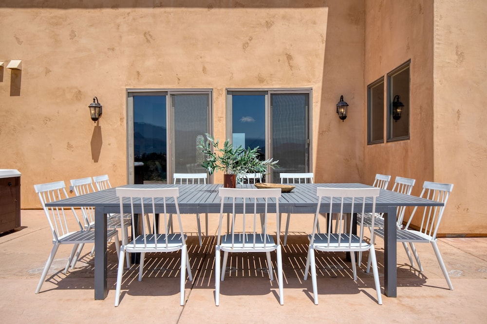 Palazzo Del Sol By Avantstay Breathtaking Home w Mountain Views Hot Tub