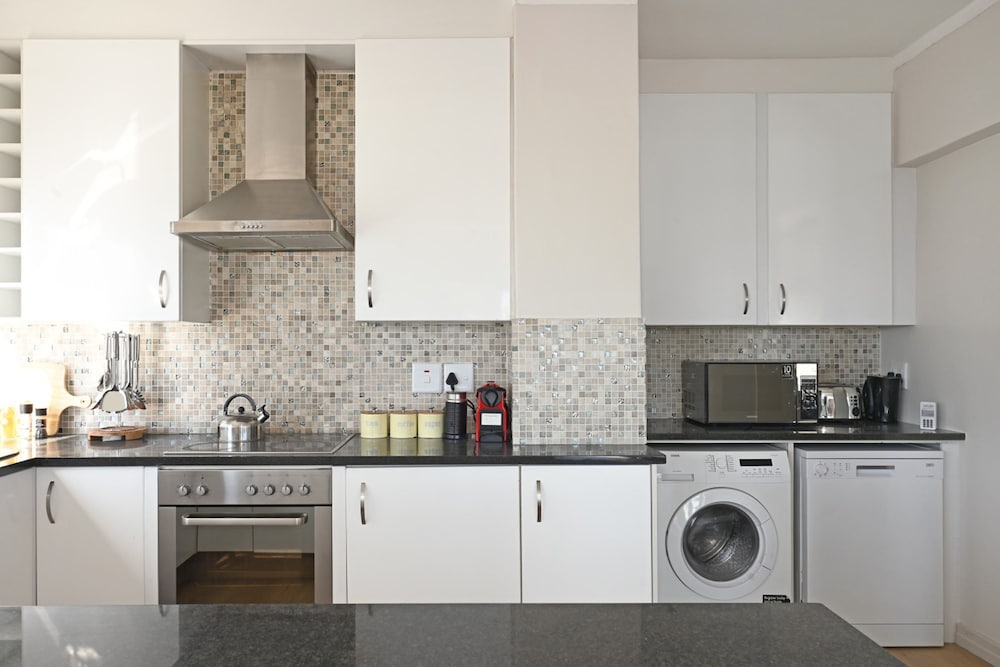 Spacious 3 Bed Apartment Sea Point Ocean Views