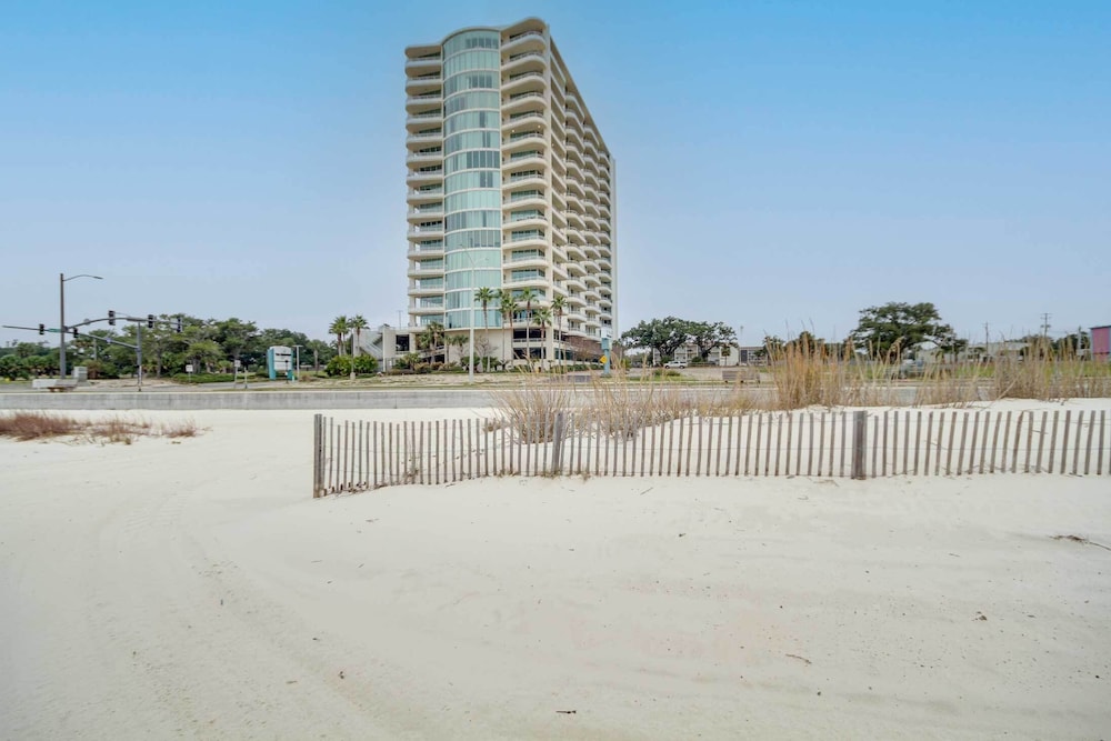 Resort-style Biloxi Condo: Walk to the Beach! view 4