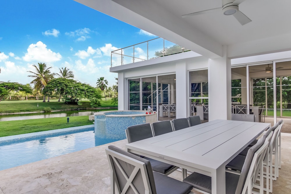 Lake View Cocotal Villa - Jacuzzi &Pool